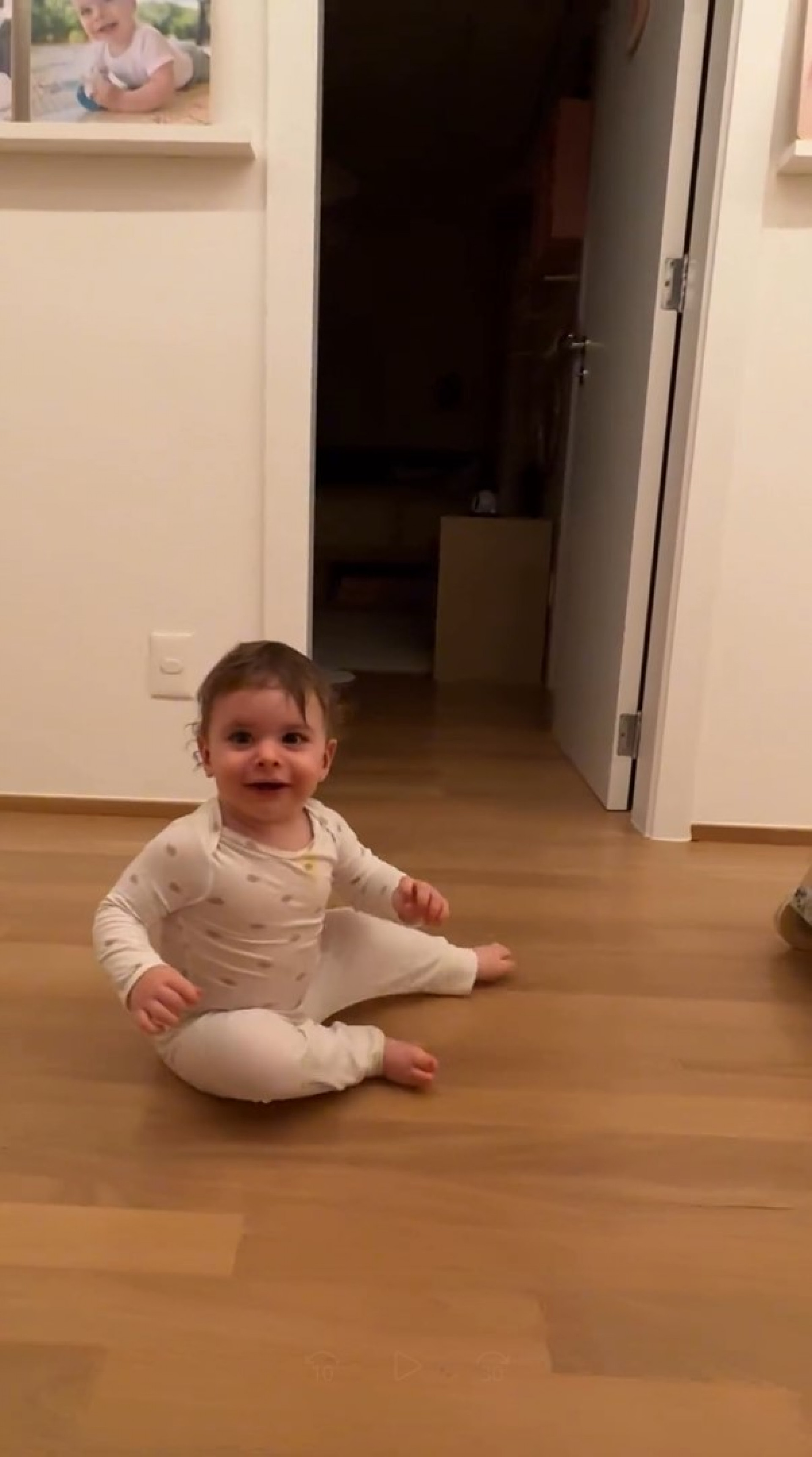 Fabiana Justus emociona a web com registro de primeiros passos do caçula - Reprodução / Instagram