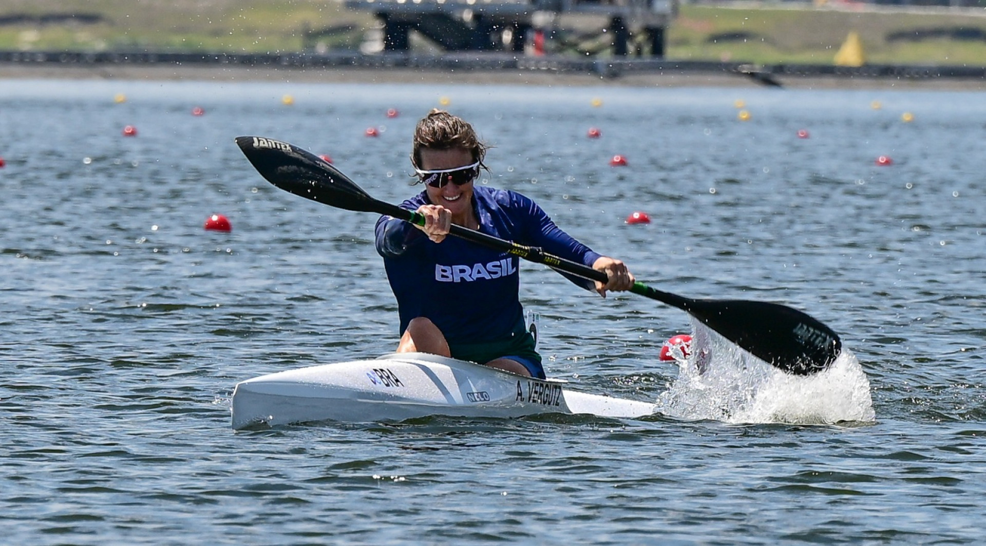 Ana Paula Vergutz vai disputar a semifinal do caiaque individual 500m feminino - Divulga&ccedil;&atilde;o / Canoagem Brasileira