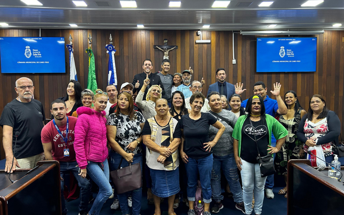 Vereadores e representantes da Feira Sebastião Lan na Câmara Municipal de Cabo Frio 
