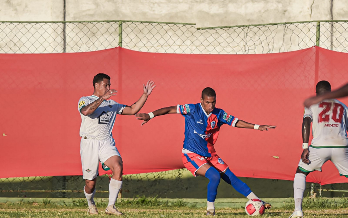 O jovem Cauã, de 17 anos, que veio da base do Belford Roxo, fez sua estreia em campo na derrota para a Cabofriense