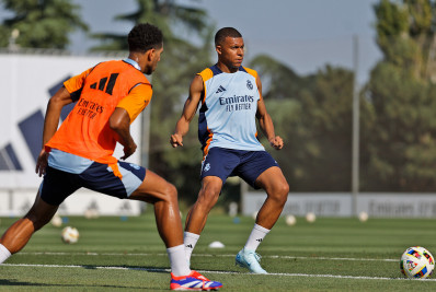 Mbappé realiza o primeiro treino com bola pelo Real Madrid
