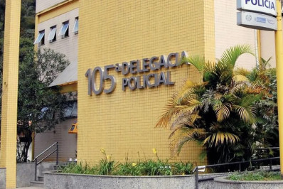Mulher é presa por engano ao denunciar agressão em delegacia de Petrópolis