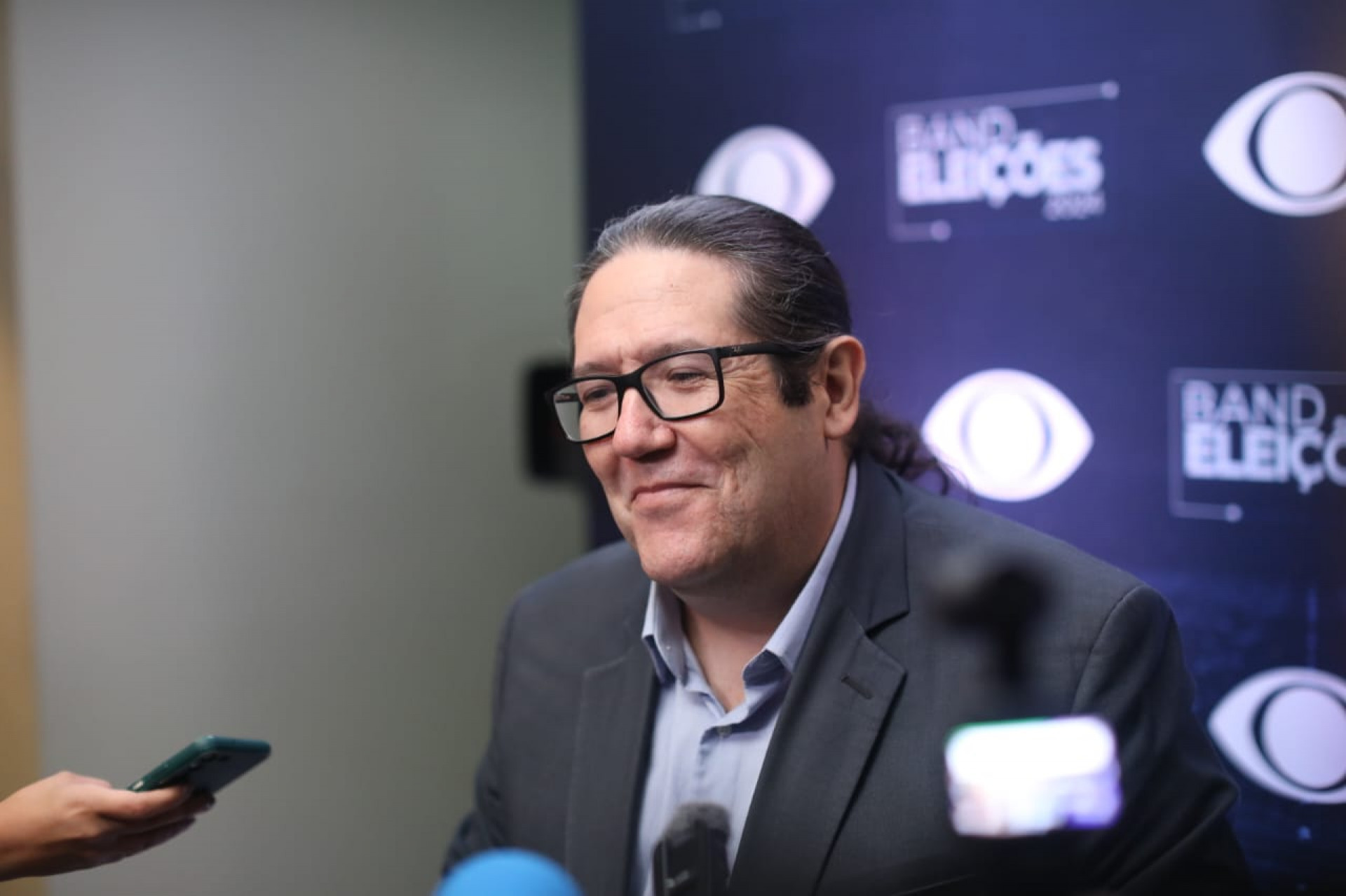 Tarcísio Motta (PSOL) participa de debate entre candidatos a prefeito do Rio, na noite de quinta-feira (8) - Pedro Teixeira/ Agência O Dia