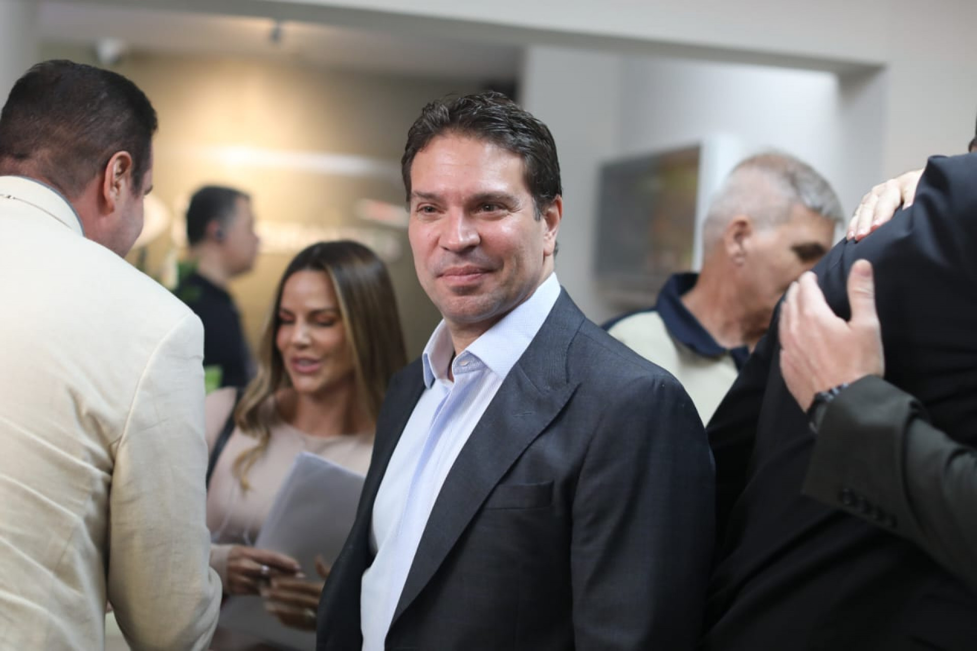 Alexandre Ramagem (PL) participa de debate entre candidatos a prefeito do Rio, na noite de quinta-feira (8) - Pedro Teixeira/ Agência O Dia