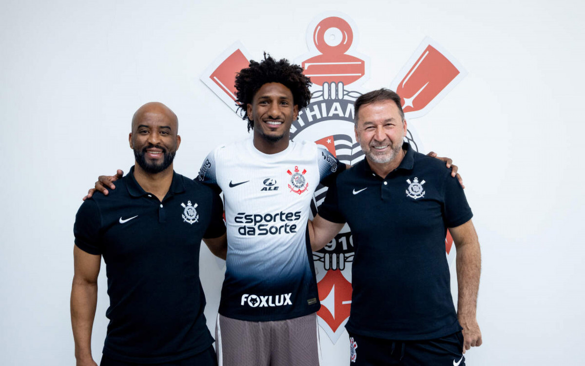 Corinthians anuncia a contratação de Talles Magno