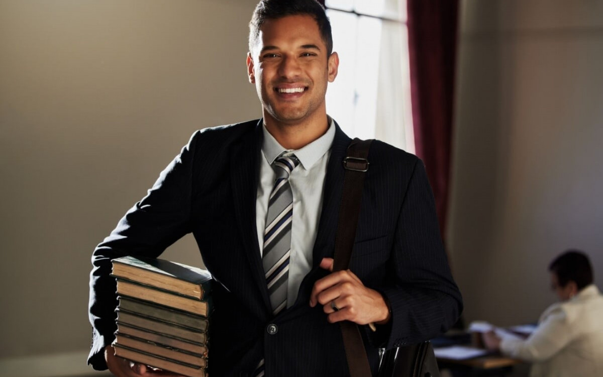 O Exame de Ordem mede as compet&ecirc;ncias dos alunos para garantir a qualidade do servi&ccedil;o dos futuros advogados (Imagem: PeopleImages.com - Yuri A | Shutterstock)