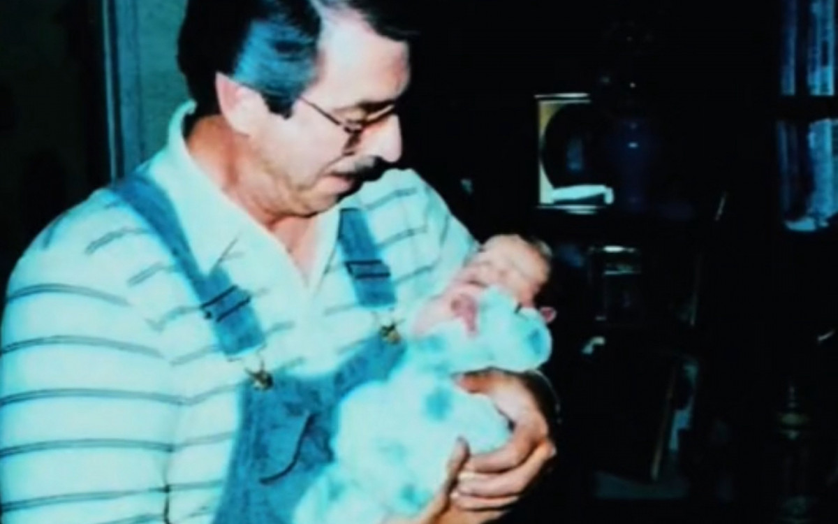 Richard Hoffman com o neto, ainda bebê - Reprodução / TikTok