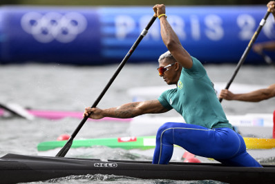 Isaquias Queiroz conquista prata e iguala feito de Robert Scheidt e Torben Grael