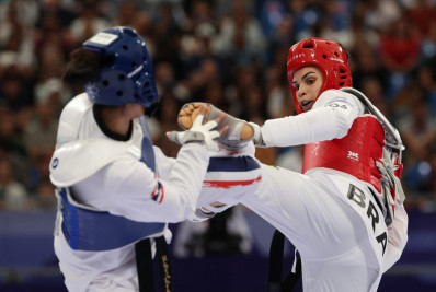Carol Santos perde para tailandesa e aguarda possível repescagem no taekwondo