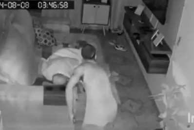 Vídeo: bandido invade casa na Zona Norte e furta objetos, enquanto morador dorme no sofá