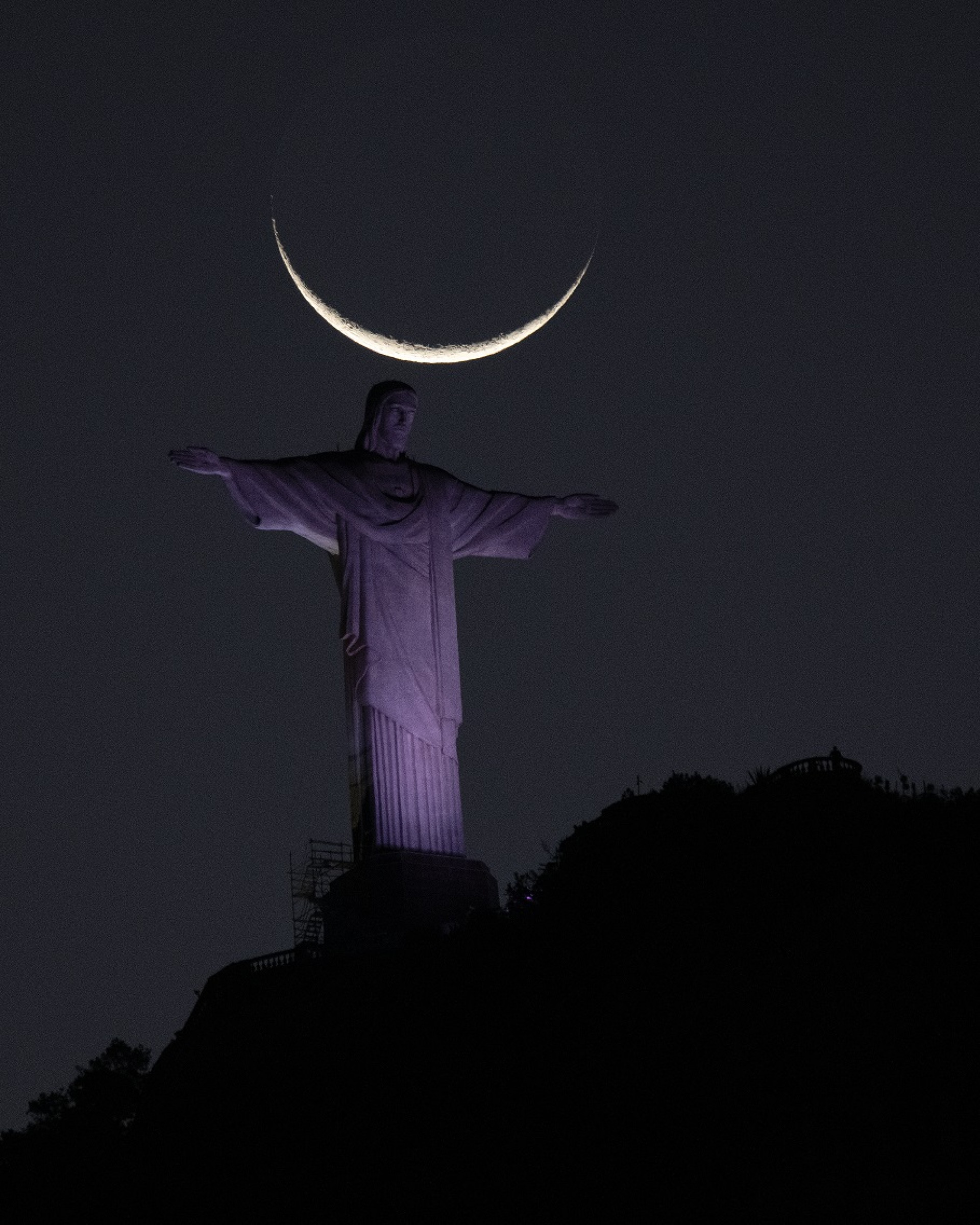 Cristo Redentor 'abraça' lua em clique do fotografo carioca Ari Kaye - Divulgação/Ari Kaye