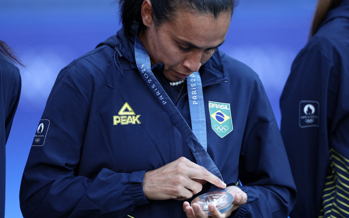 Brazil\'s silver medallist forward #10 Marta looks at her trophy on the podium after the women\'s gold medal final football match between Brazil and US during the Paris 2024 Olympic Games at the Parc des Princes in Paris on August 10, 2024.
Franck FIFE / AFP