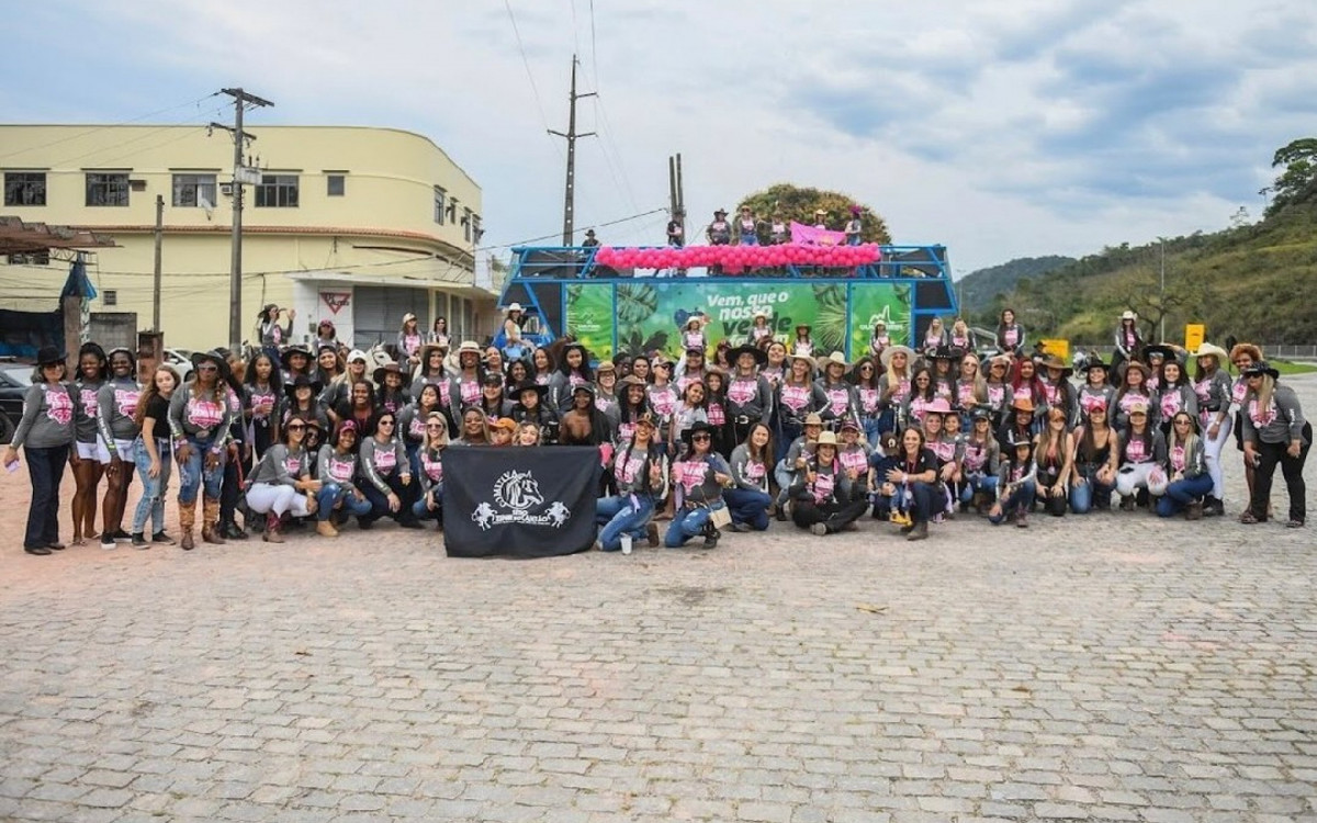 Mulheres participam de cavalgada dedicada a elas em 2023