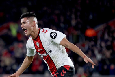 Flamengo inclui Victor Hugo e avança pela contratação de Alcaraz, do Southampton