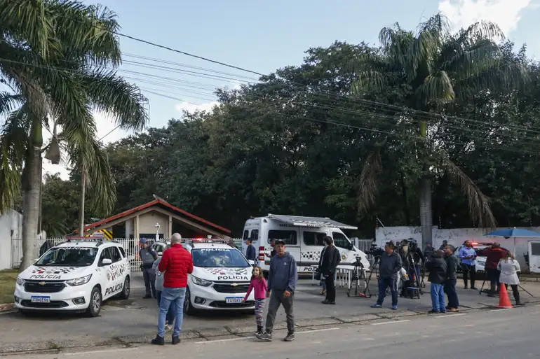 Acidente em Vinhedo: como é a operação dos bombeiros na área de destroços do avião