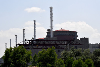 Incêndio atinge torre de refrigeração da usina nuclear ucraniana de Zaporizhzhia