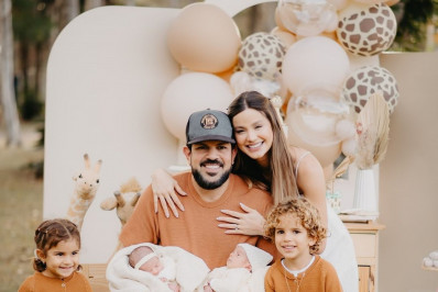 Biah Rodrigues celebra primeiro mês de gêmeos ao lado do marido Sorocaba 