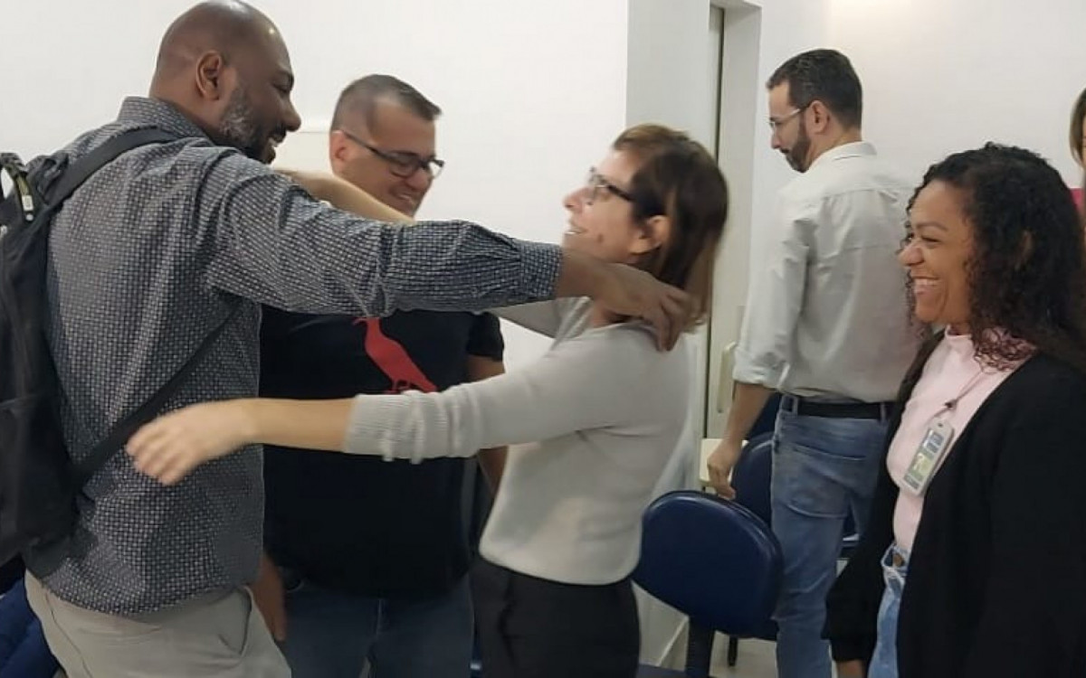 Adriano Assis, que não embarcou em avião que caiu em Vinhedo, recebe homenagens em Araruama