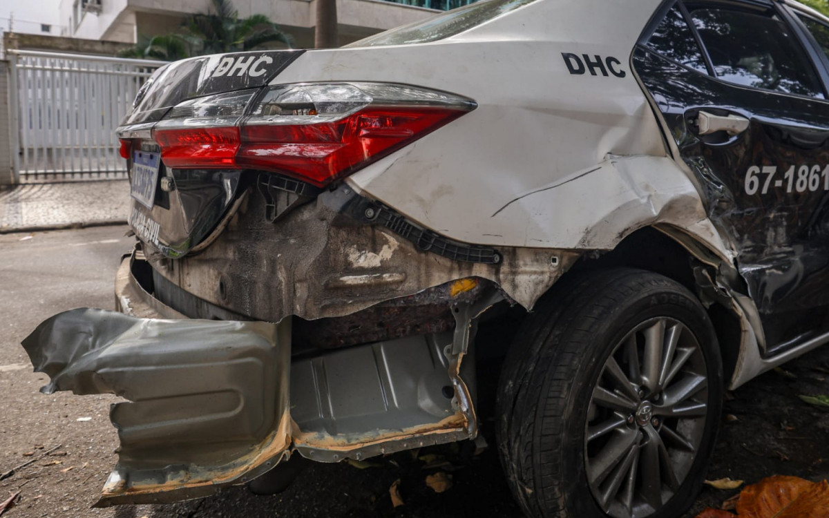 Viatura destruída após acidente que terminou na morte de Eliane Esteves - Renan Areiais/Agência O DIA