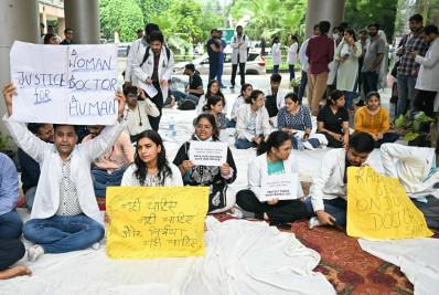 Médicos indianos entram em greve após estupro e assassinato de colega