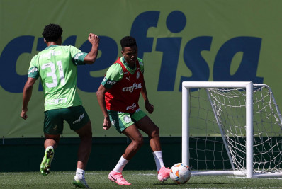 Estêvão treina com o grupo e pode reforçar o Palmeiras contra o Botafogo