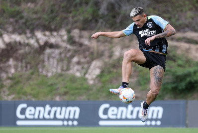 Tiquinho participa de treino e tem chances de voltar ao Botafogo contra o Palmeiras