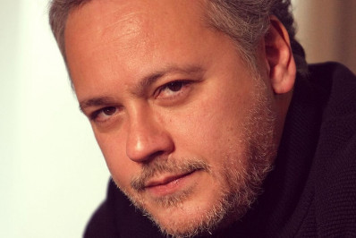 Danton Mello avalia trajetória profissional e fala sobre retorno às novelas: 'Muito feliz'