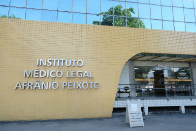 Filho é o principal suspeito de matar a mãe dentro de casa, em Quintino; ele está preso