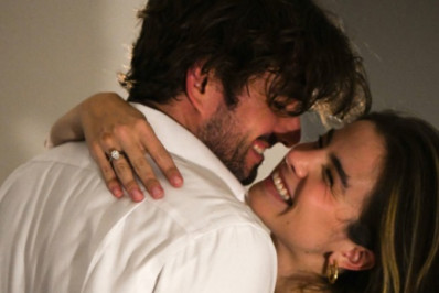 Cantora Giulia é pedida em casamento por Conor Kennedy