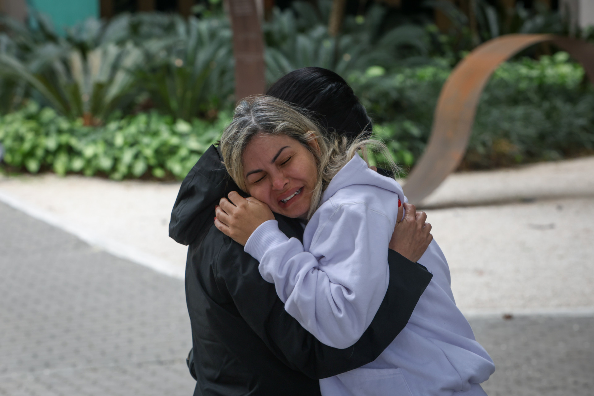 Corpo de Richard Ferreira foi sepultado no Cemit&eacute;rio da Penit&ecirc;ncia, no Caju, nesta ter&ccedil;a-feira (13) -  Renan Areias/ Ag&ecirc;ncia O Dia