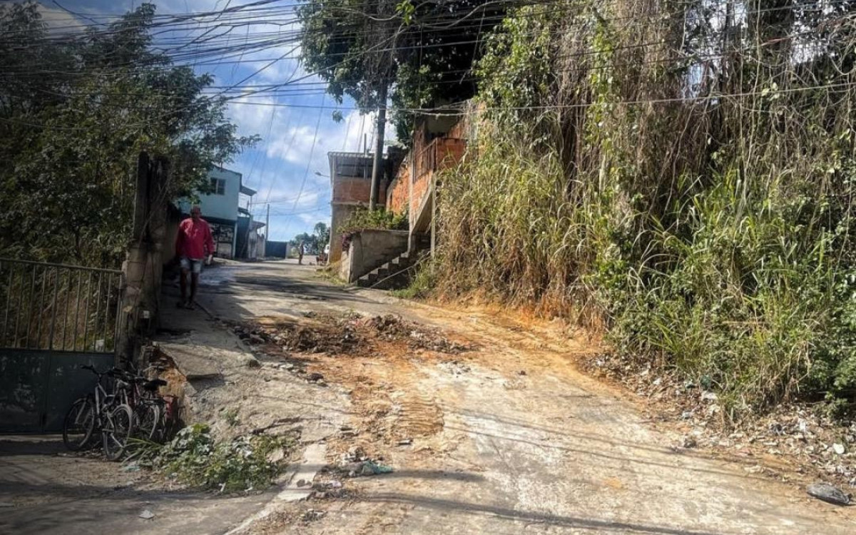 Uma rua limpa após a retirada das barricadas pelos policiais militares