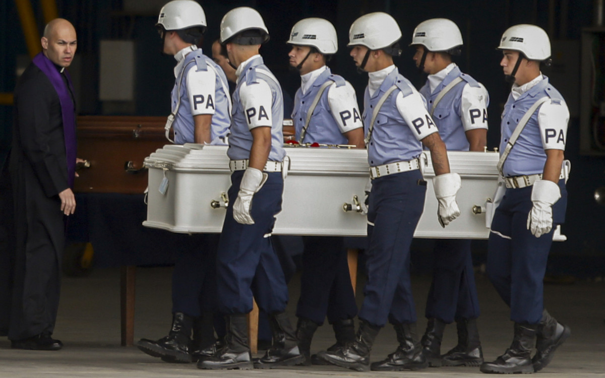 Força Aérea Brasileira (FAB) faz transporte das urnas funerárias de vítimas do acidente 