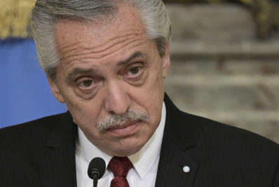 Ex-presidente argentino Alberto Fernández comparece ao tribunal em caso de violência de gênero