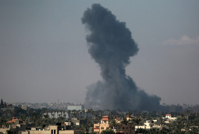 Bebê sobrevive a bombardeio que matou 10 membros de sua família em Gaza