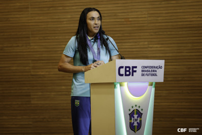 'Medalha na Olimpíada resgata o respeito pela Seleção feminina', diz Marta