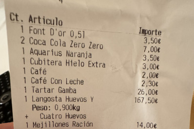 Cliente é cobrado em R$ 18 por copo de gelo e viraliza na internet