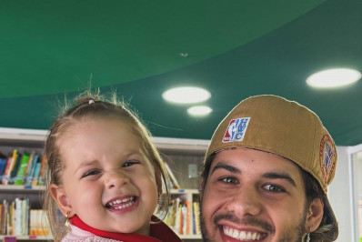 Zé Felipe prestigia apresentação da filha na escola: 'Dia incrível'