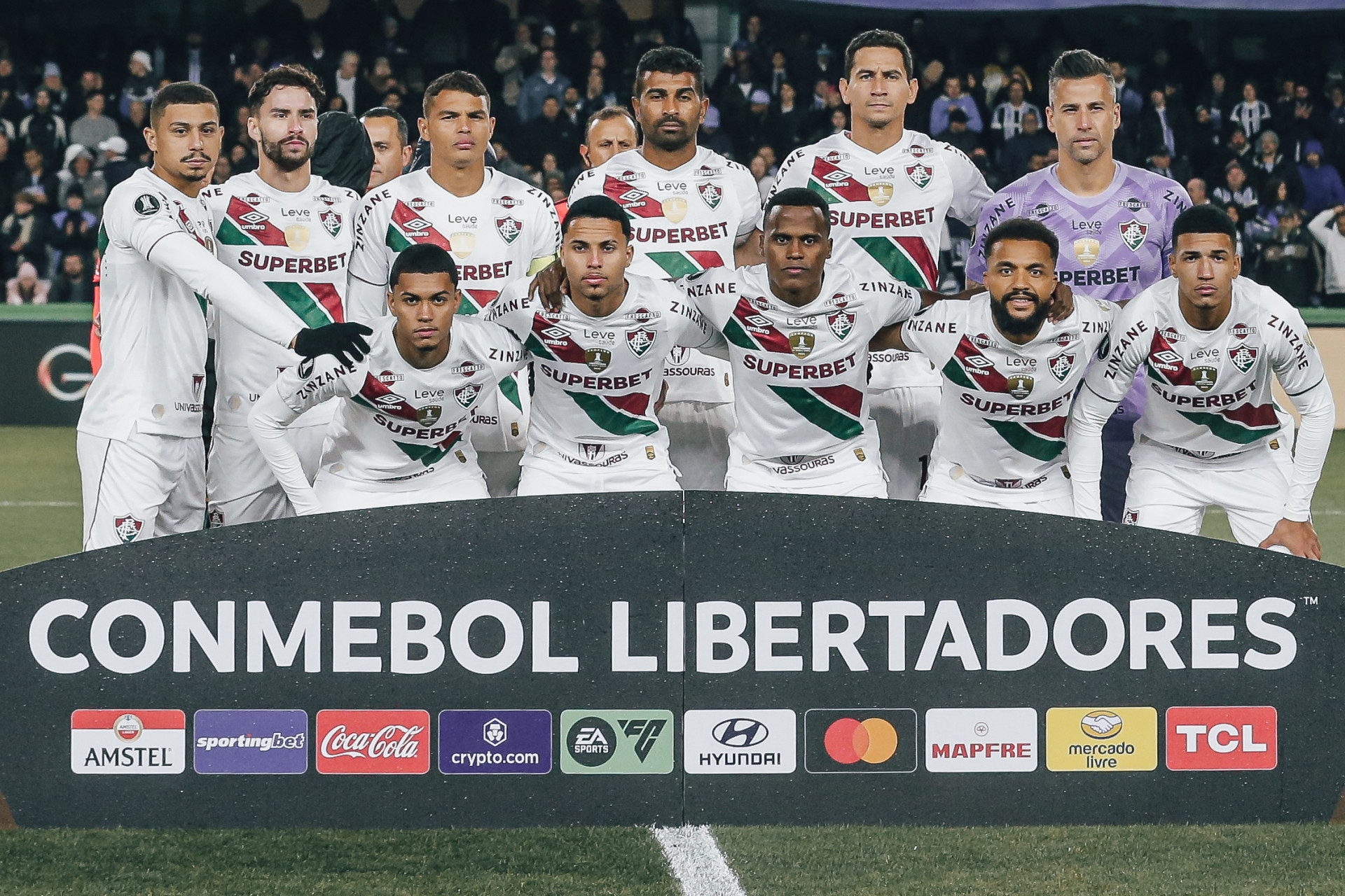 Jogadores do Fluminense posam para foto antes da partida contra o Grêmio - Lucas Merçon/Fluminense FC