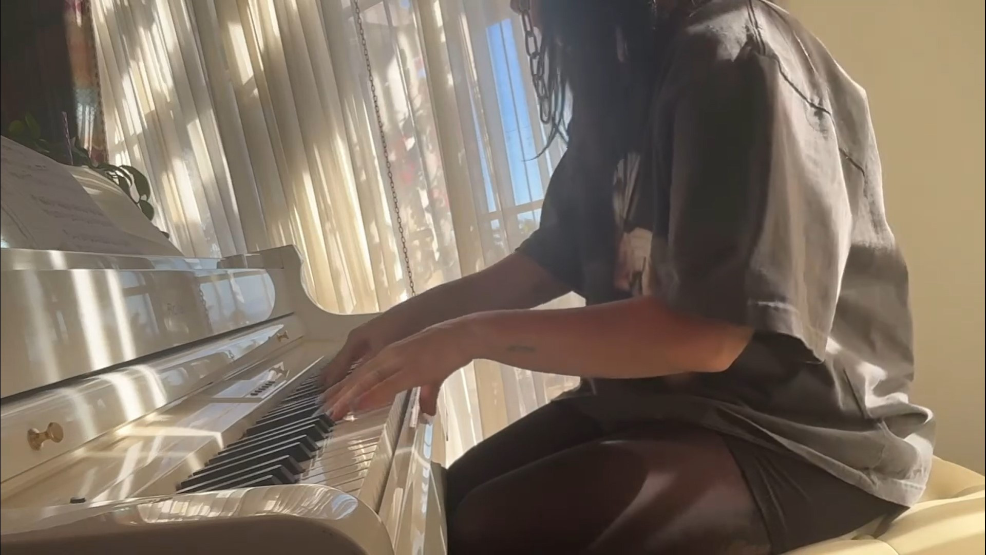 Post de Lady Gaga aumenta boatos de parceria com Bruno Mars - Reprodução / Instagram