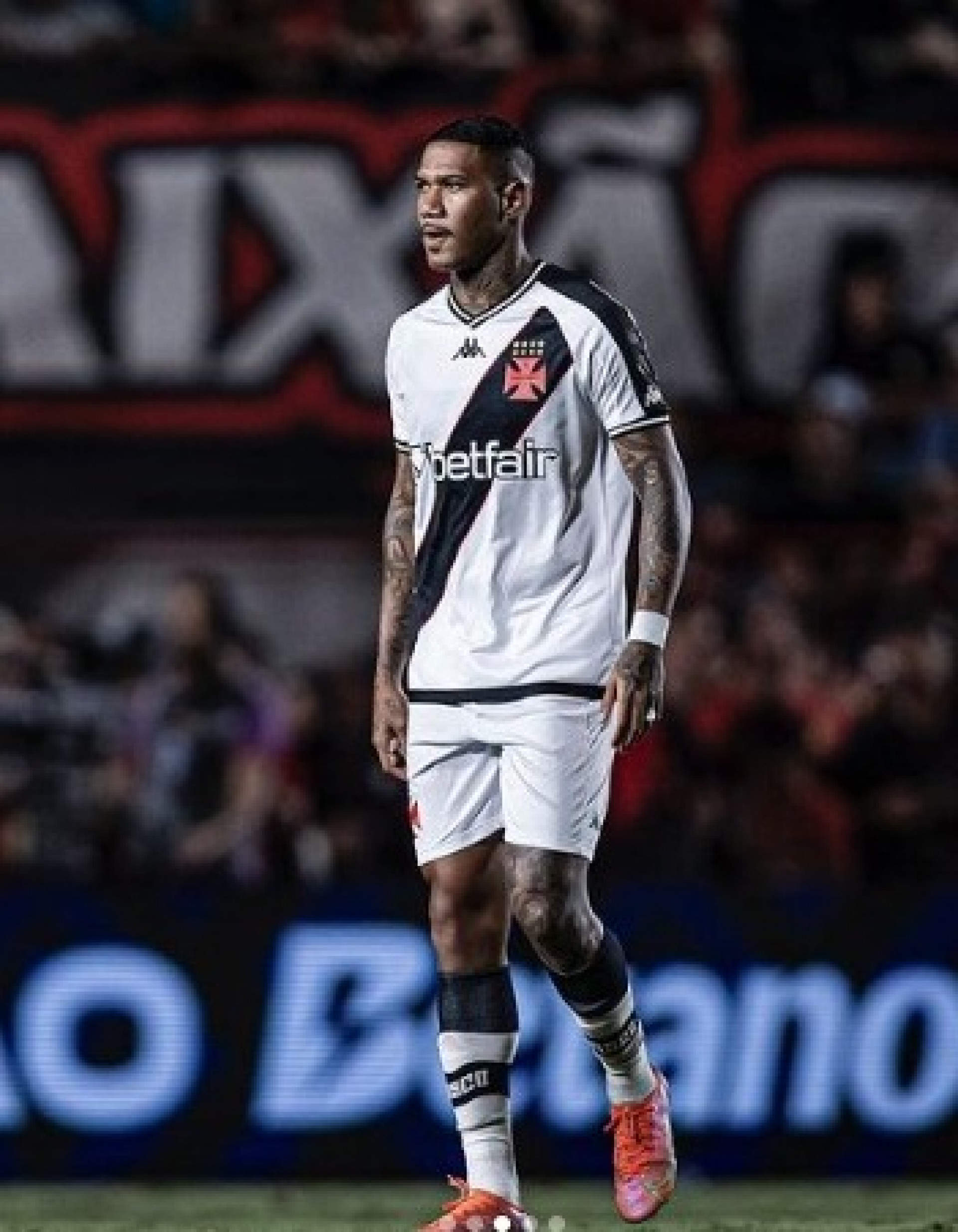 Zé Gabriel perdeu espaço no Vasco e foi emprestado ao Coritiba