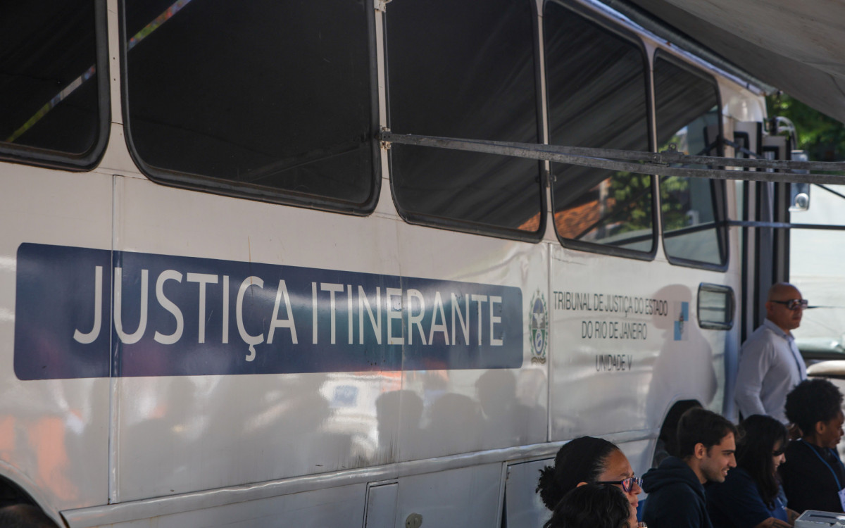 Justiça Itinerante participa de mutirão de serviços para população de rua na Catedral Metropolitana, nesta quarta-feira (14).
