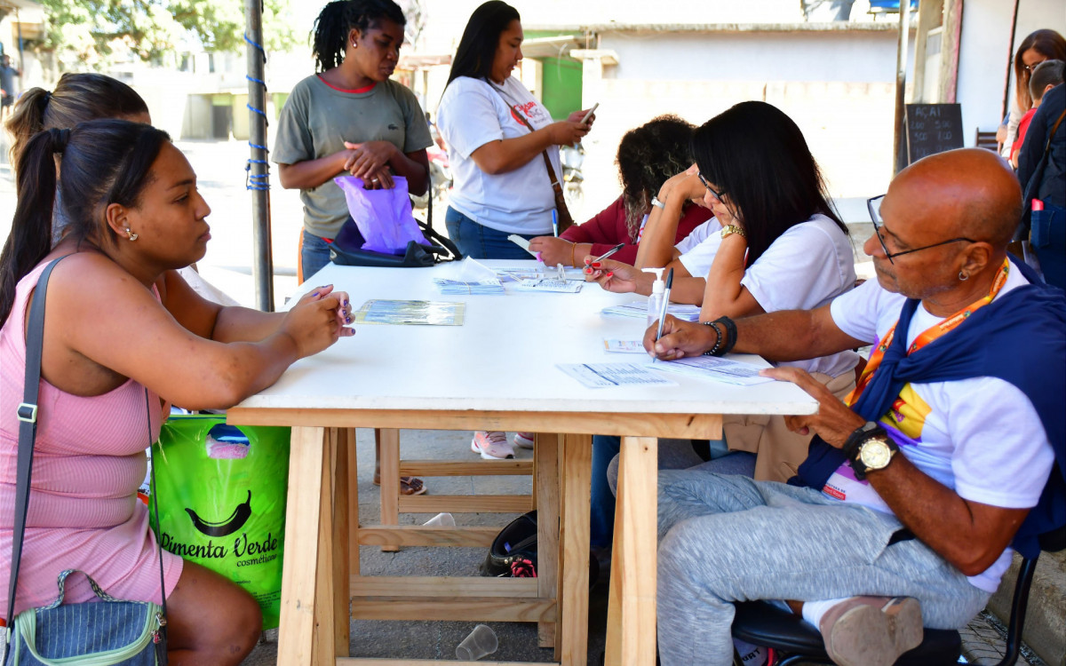 O projeto Cidadania em Ação levou uma série de serviços para os moradores do bairro Magalhães