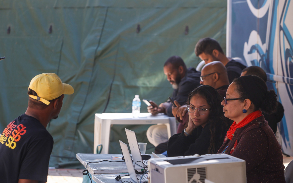 Justiça Itinerante participa de mutirão de serviços para população de rua na Catedral Metropolitana, nesta quarta-feira (14).
