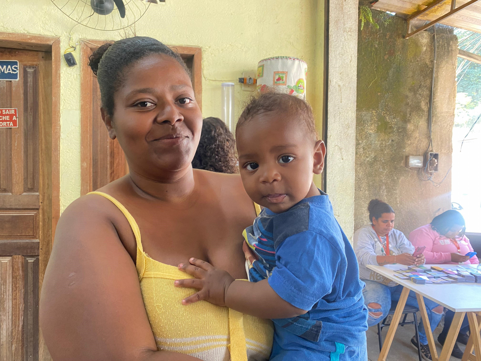 A dona de casa Ta&iacute;s da Costa Diniz, 30, n&atilde;o perdeu tempo e foi resolver algumas pend&ecirc;ncias - Jeovani Campos e Pamela Sampaio / PMBR