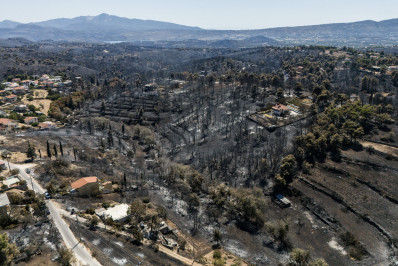 Grécia: incêndio florestal é controlado em área próxima a Atenas, dizem bombeiros
