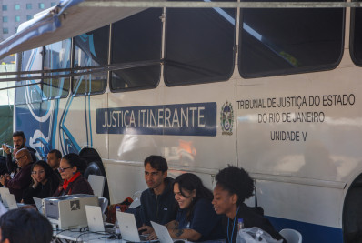 Ônibus da Justiça Itinerante atende moradores em Quatis