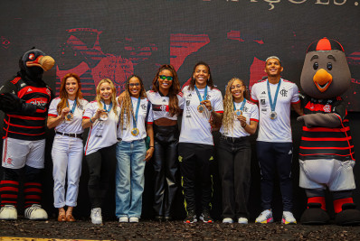 Medalhistas olímpicos recebem homenagem do Flamengo na Gávea