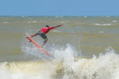 Surfista sanjoanense vence Tríplice Coroa no Espírito Santo, na categoria open