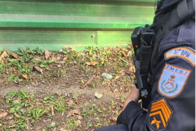 Homem é preso com espingarda, revólver e pistolas em Penedo