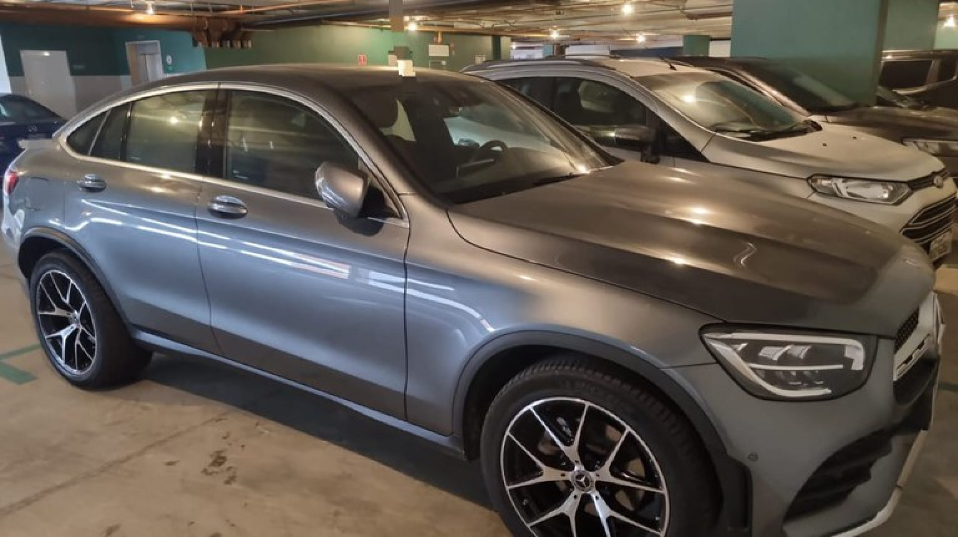 Carros de luxo apreendidos na casa de um dos alvos de operação deflagrada pela PF - Divulgação/Polícia Federal